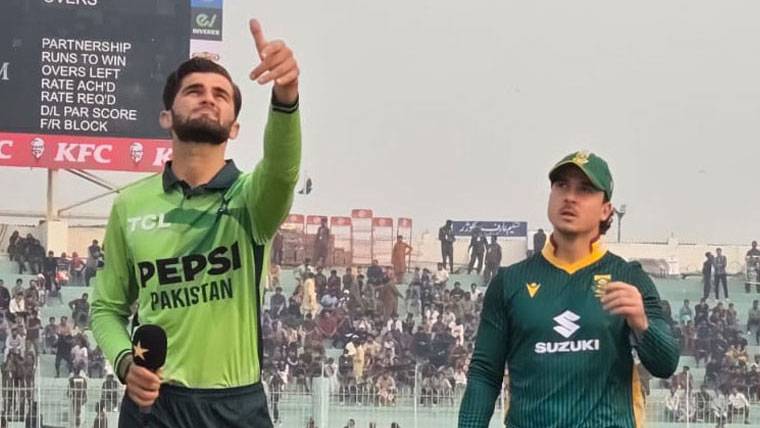 پاکستان کا جنوبی افریقہ کے خلاف دوسرے ون ڈے میچ میں ٹاس جیت کر پہلے بیٹنگ کا فیصلہ