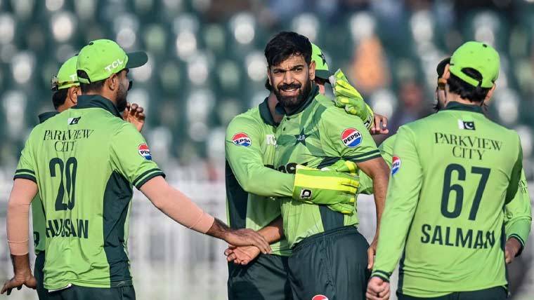 پاکستان نے سری لنکا کو 6 وکٹوں سے شکست دے کر ون ڈے سیریز کلین سویپ کر لی