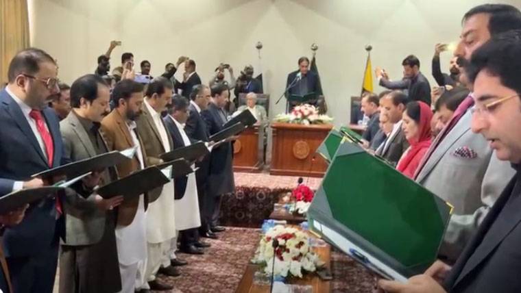: آزاد جموں و کشمیر کی 20 رکنی نئی کابینہ نے ایوان صدر مظفرآباد میں حلف اٹھا لیا