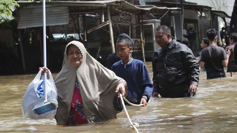 جنوب مشرقی ایشیا میں سیلاب اور لینڈ سلائیڈنگ سے تباہی، 350 سے زائد ہلاکتیں
