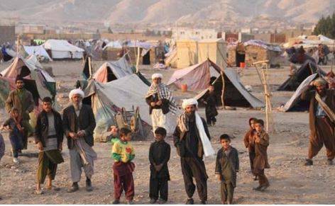 خیبرپختونخوا میں افغان کیمپوں کی سہولیات معطل؛ واپس نہ جانے والے افغانوں کے خلاف کارروائی کا عندیہ