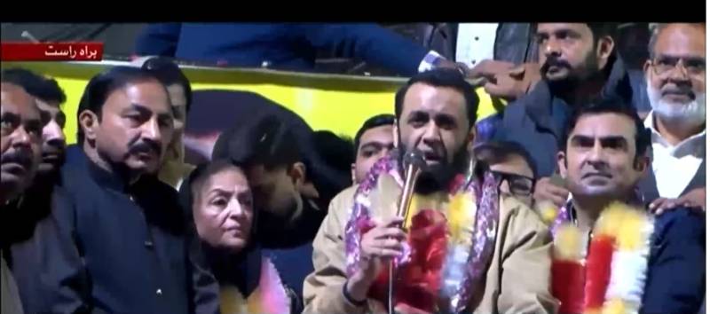 بانی پی ٹی آئی اور پارٹی پر سخت تنقید، عطا تارڑ کا عوامی خدمت کے منصوبوں پر زور