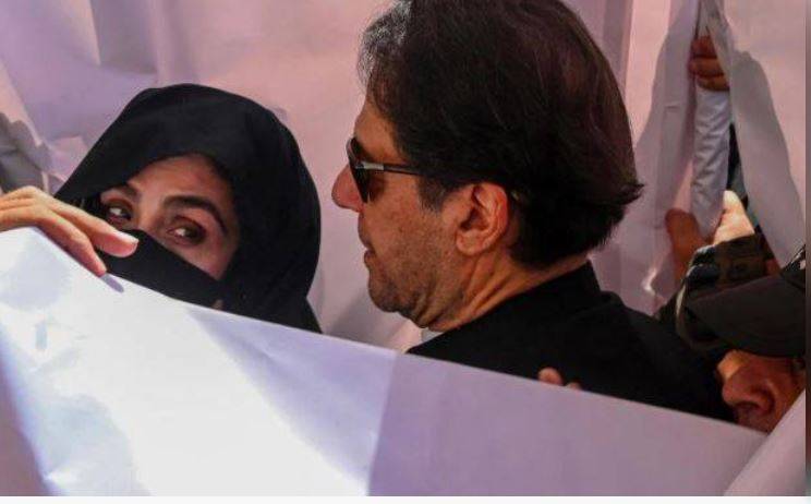 توشہ خانہ ٹو کیس کا فیصلہ: عمران خان اور بشریٰ بی بی کو مجموعی طور پر 17 سال قید کی سزا