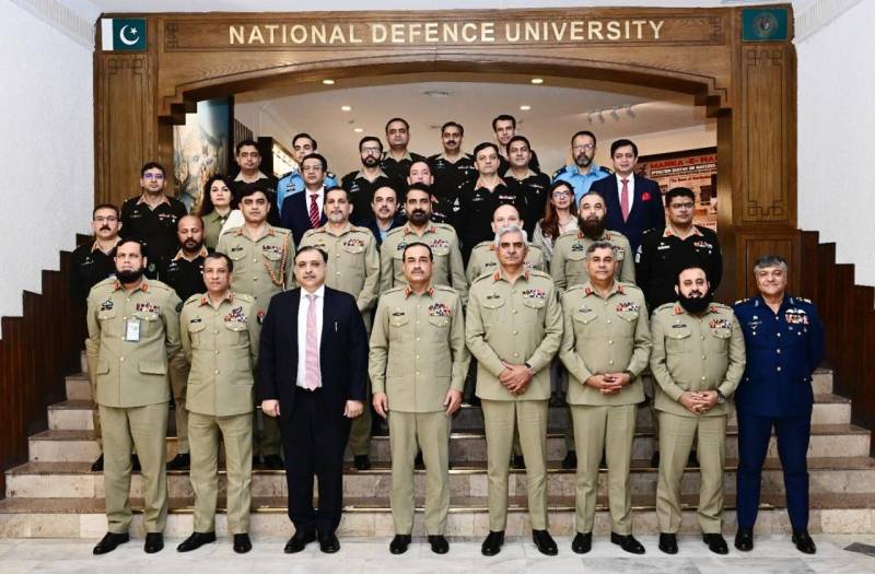 فیلڈ مارشل عاصم منیر کا نیشنل ڈیفنس یونیورسٹی دورہ، قومی سکیورٹی چیلنجز پر بریفنگ