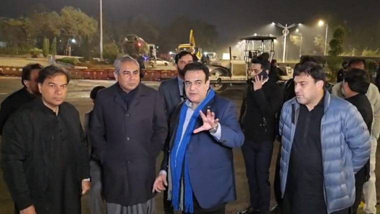 وفاقی وزیر داخلہ محسن نقوی کا شاہین چوک انڈر پاس کا دورہ، 31 دسمبر تک ٹریفک کے لیے کھولنے کی ہدایت
