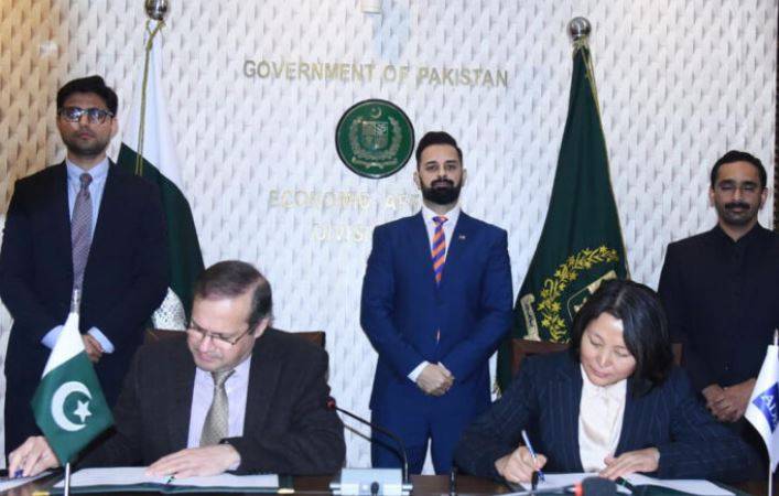 پاکستان اور ایشیائی ترقیاتی بینک کے درمیان 304.5 ملین ڈالر مالیت کے دو اہم منصوبوں پر دستخط