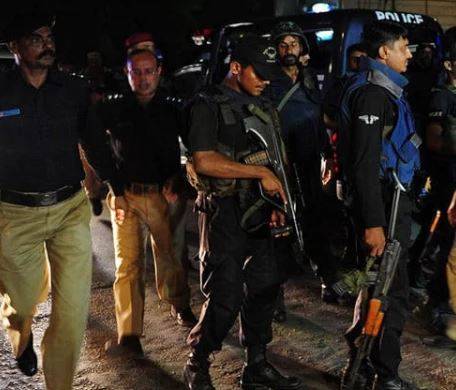کراچی میں پولیس مقابلے، تین ڈاکو ہلاک، سات گرفتار، ایک فرار