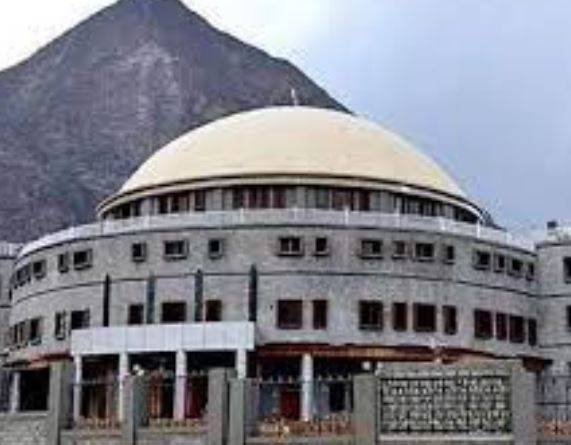 گلگت بلتستان: 14 رکنی نگران کابینہ نے حلف اٹھا لیا