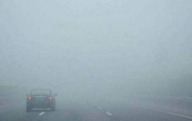 دھند نے پنجاب کے میدانی علاقوں کو لپیٹ میں لے لیا، موٹر ویز بند