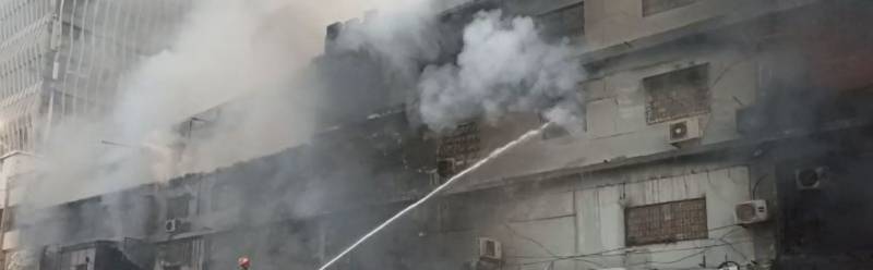 ایم اے جناح روڈ پر گل پلازہ میں خوفناک آگ، 5 افراد جاں بحق، متعدد تاحال پھنسے ہونے کا خدشہ