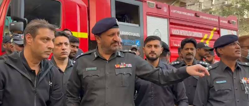  گل پلازہ میں آگ پر قابو پائے بغیر کسی کو اندر جانے کی اجازت نہیں:آئی جی سندھ