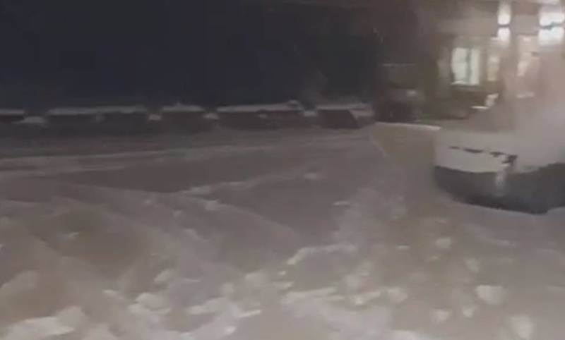 چھترپلین میں شدید برفباری، سڑکیں بند، مسافروں اور سیاحوں کی مشکلات میں اضافہ