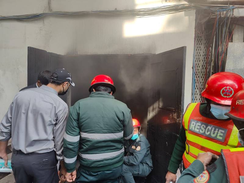 لاہور: گلبرگ ہوٹل آگ میں ہلاکتیں، جاں بحق افراد کی تعداد 3 ہو گئی