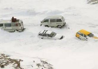 افغانستان میں برف باری کی تباہ کاری، 61 افراد کی جانیں گئیں