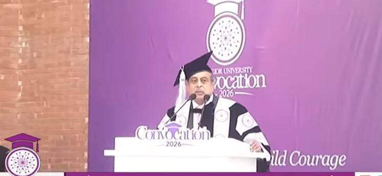 دنیا آپ کو علم پر نہیں، کردار اور محنت پر پرکھے گی: سپیریئر یونیورسٹی کانووکیشن سے اشتر اوصاف کا خطاب