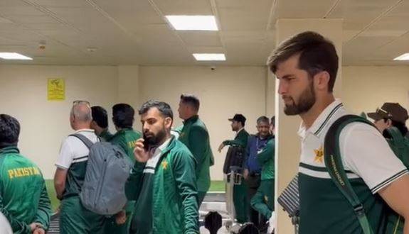 ٹی ٹوئنٹی ورلڈکپ کی تیاریوں کے لیے پاکستان ٹیم سری لنکا پہنچی