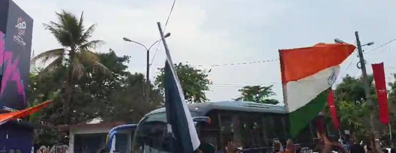 بڑا ٹاکرا، بڑا میدان: پاکستانی شاہین کولمبو پہنچ گئے، پریماداسا اسٹیڈیم میں جوش و خروش عروج پر