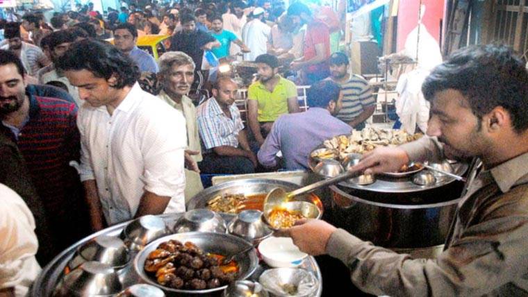 رمضان کی پہلی سحری پر شہر بھر میں جوش و جذبہ، خریداری اور عبادات کا اہتمام