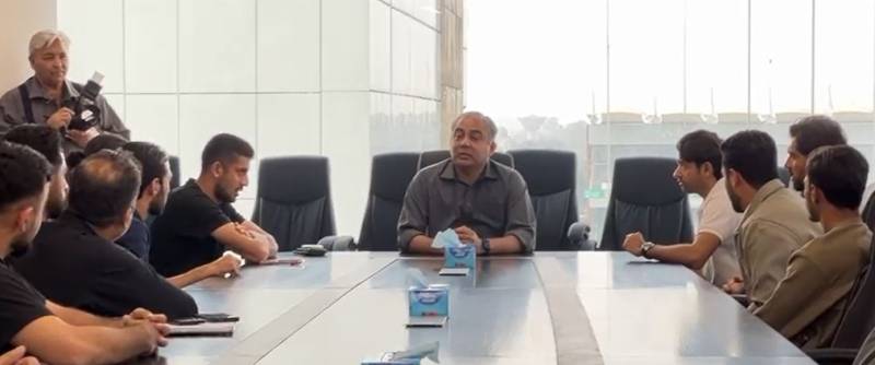 قومی کھیل کی بحالی کے لیے بڑا قدم: محسن نقوی کی ہاکی ٹیم سے ملاقات، فیڈریشن کا صدر بننے کی تردید