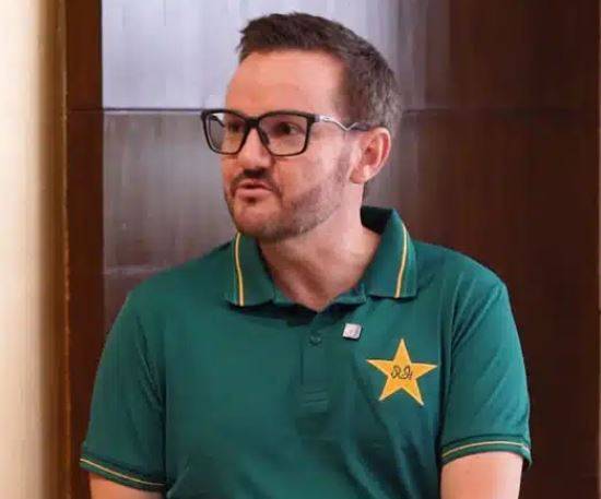 بابر اعظم کے سٹرائیک ریٹ پر بات ہو چکی، فخر زمان ریزرو پلان کا حصہ ہیں: مائیک ہیسن 