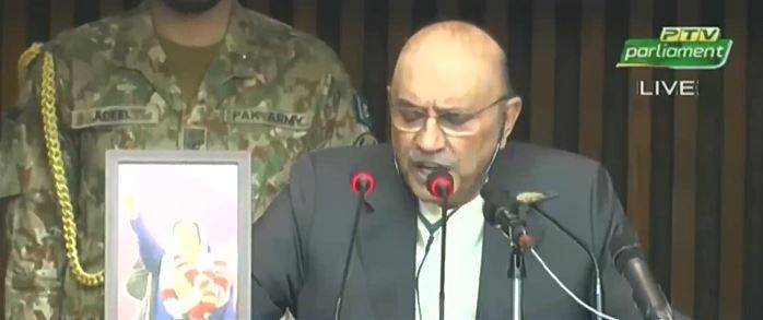 ایوانِ اقتدار سے گونجتا پیغام: صدر زرداری کا پارلیمنٹ سے خطاب، بھارت اور افغان سرحد پار دشمنوں کو ’معرکہِ حق‘ جیسی عبرتناک شکست کی وارننگ