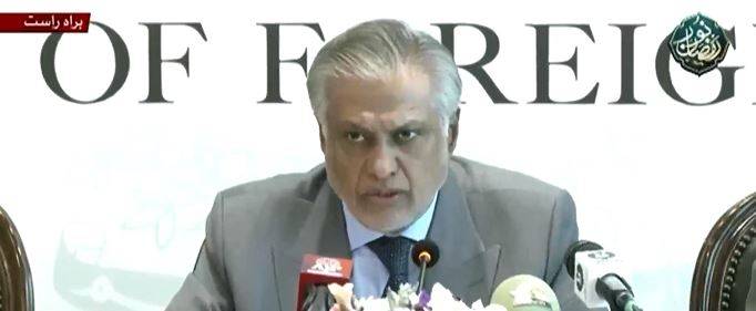 مشرقِ وسطیٰ میں حالات انتہائی سنگین، 700 سے زائد پاکستانی ایران سے وطن واپس پہنچ گئے: اسحاق ڈار