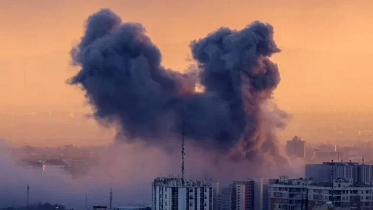 ایران کے نئے سپریم لیڈر کے تحت پاسداران انقلاب نے اسرائیل اور خلیج میں حملے کردیے، خطے میں شدید تناؤ