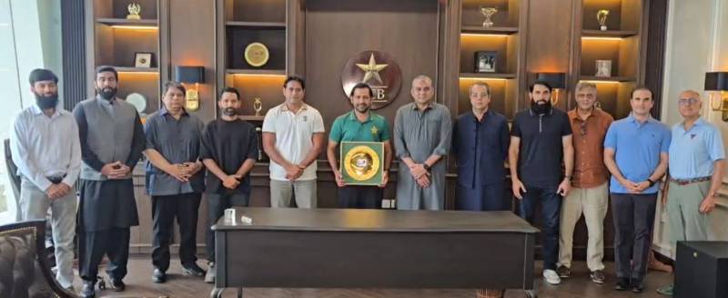 سرفراز احمد کا انٹرنیشنل کرکٹ کو الوداع: چیئرمین پی سی بی کی ملاقات اور خصوصی اعزاز
