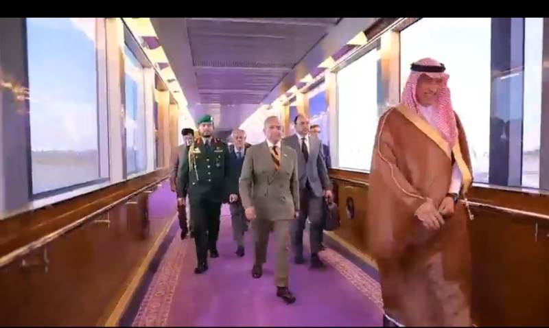 پاک سعودیہ تعلقات کا نیا باب: وزیراعظم شہباز شریف جدہ پہنچ گئے