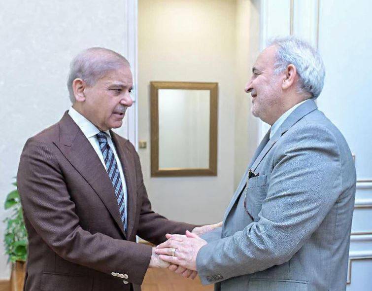 مشرقِ وسطیٰ میں امن کے لیے پاکستان متحرک: وزیراعظم کی ایرانی سفیر سے ملاقات، اعلیٰ سطح کا مشاورتی اجلاس