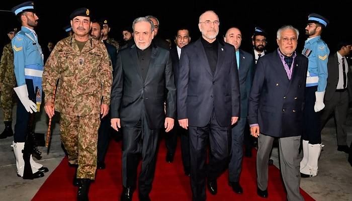 پاکستان کی سفارت کاری رنگ لے آئی؛ ایران کا پاکستان کے متحرک کردار پر اعتماد، عباس عراقچی آج رات اسلام آباد پہنچیں گے