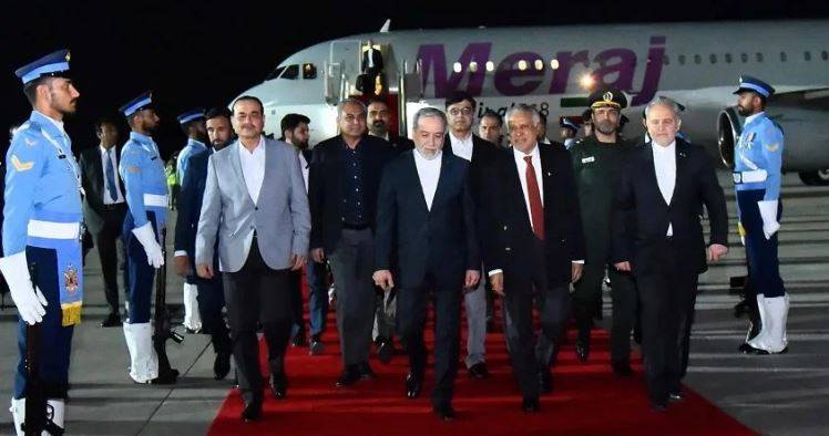 اسلام آباد عالمی سفارت کاری کا مرکز؛ پاکستان نے ایران اور امریکہ کے درمیان 'پل' کا کردار سنبھال لیا
