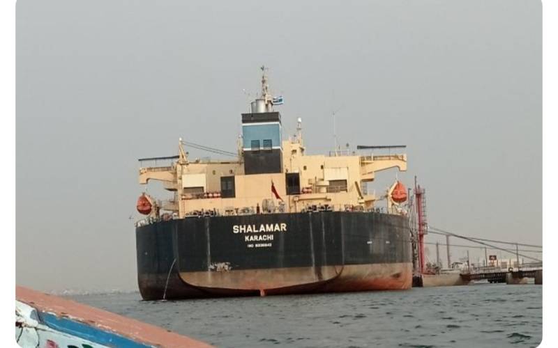 توانائی بحران میں کمی کی امید؛ کراچی پورٹ پر پٹرولیم مصنوعات کی بڑی کھیپ کی ترسیل شروع