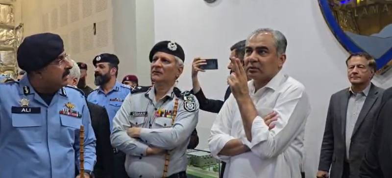 وفاقی دارالحکومت میں سیکیورٹی کا جدید نظام: محسن نقوی کا سیف سٹی کو 'کیپٹل سمارٹ سٹی' میں تبدیل کرنے کا حکم