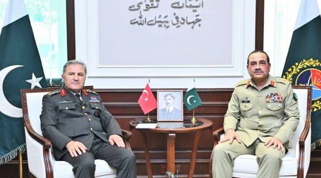 فیلڈ مارشل عاصم منیر اور ترک کمانڈر میں اہم ملاقات