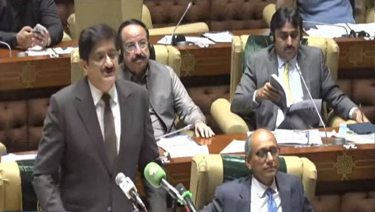 سندھ کا 3 ہزار 562 ارب روپے کا ٹیکس فری بجٹ پیش: تنخواہوں میں 7 فیصد اضافہ، کم ازکم اجرت 43 ہزار مقرر