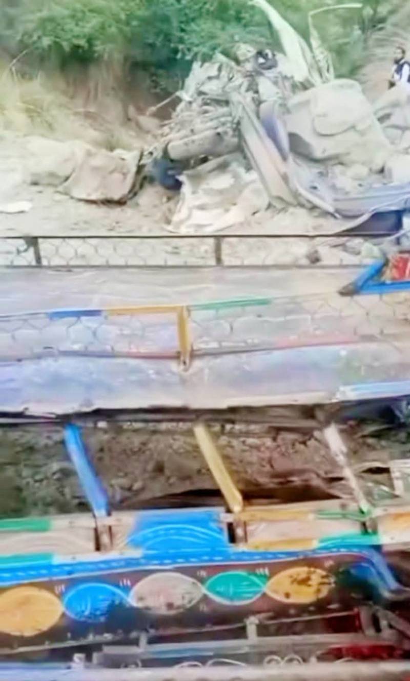 بنوں دھماکہ: مسافر گاڑی کو نشانہ بنانے سے 7 افراد جاں بحق، امدادی کارروائیاں جاری