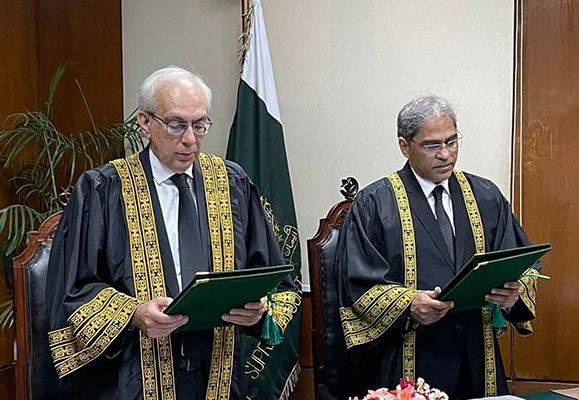سپریم کورٹ کے سینئر جج جسٹس منیب اختر نے قائم مقام چیف جسٹس کا منصب سنبھال لیا