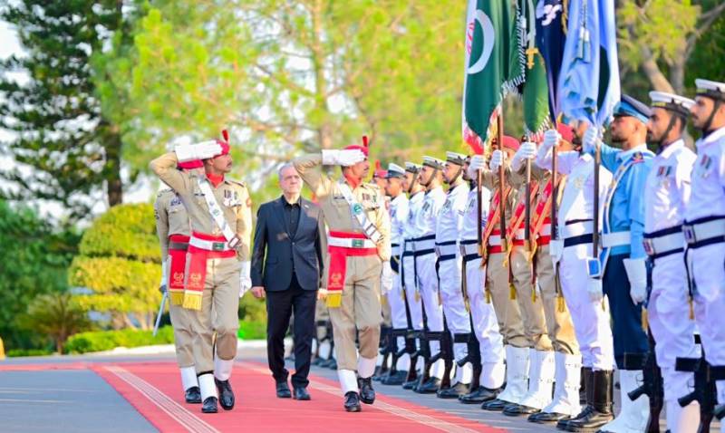 وزیراعظم ہاؤس میں ایرانی صدر کے اعزاز میں استقبالیہ تقریب، گارڈ آف آنر پیش