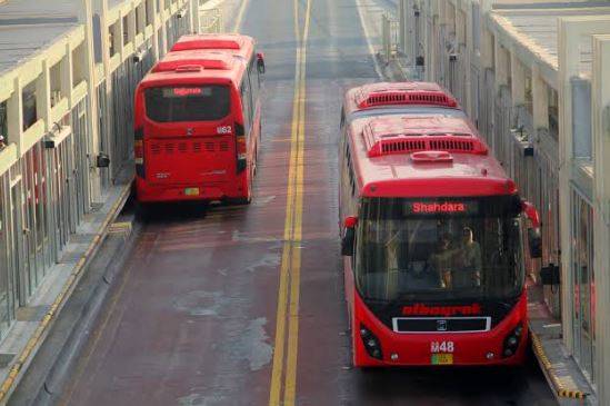 خواتین مسافروں کے لیے میٹرو بس سروس میں خصوصی بسیں آپریشنل