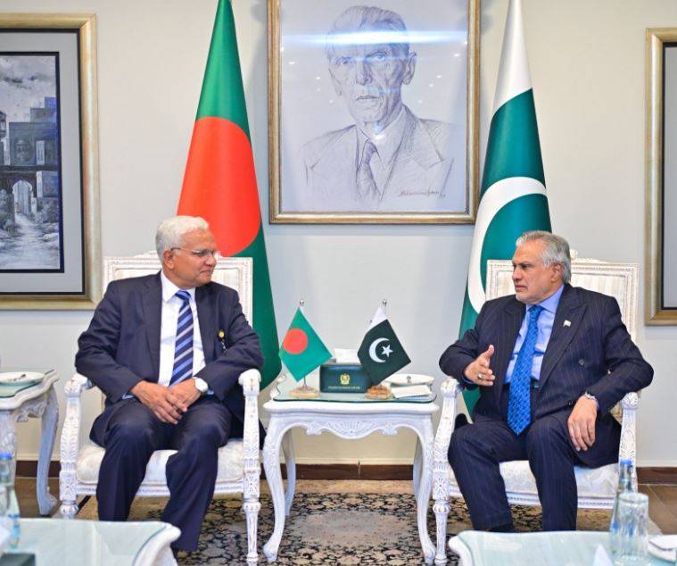  اسحاق ڈار سے بنگلہ دیشی وزیر کی ملاقات ، پاکستان اور بنگلہ دیش کا تعلقات کے فروغ پر اتفاق