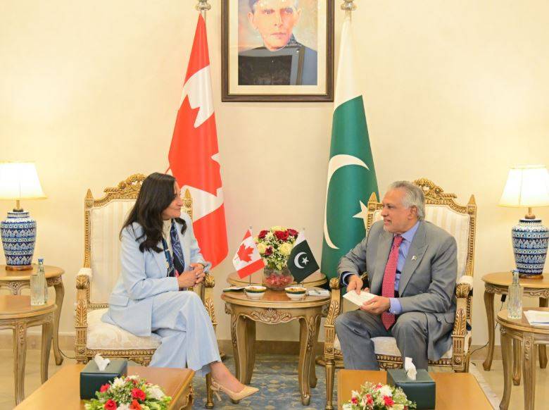 کینیڈین وزیر خارجہ کا دورہ پاکستان، اسحاق ڈار سے ملاقات میں اہم امور پر گفتگو