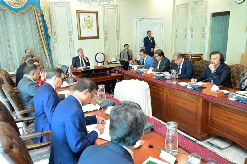  پاکستان ریلویز میں اصلاحات اور جدید کاری کا عمل تیز، وزیراعظم نے منصوبوں کی بروقت تکمیل کا حکم دے دیا