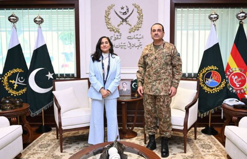 کینیڈین وزیر خارجہ کی فیلڈ مارشل عاصم منیر سے ملاقات، علاقائی سلامتی پر تبادلۂ خیال