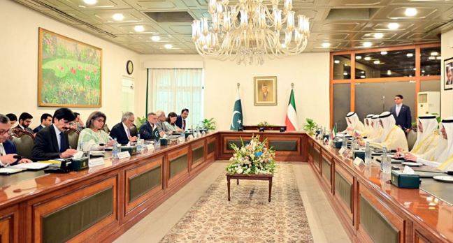 پاکستان اور کویت کا تعلقات کو نئی وسعت دینے کا عزم، تعاون بڑھانے پر اتفاق