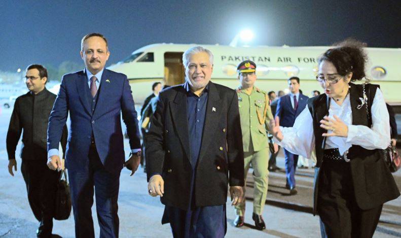 اسحاق ڈار اردن پہنچ گئے، یروشلم وزارتی اجلاس میں پاکستان کی نمائندگی کریں گے
