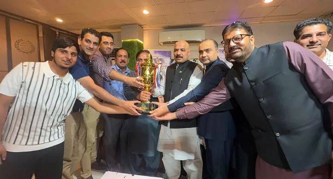 جدہ میں قائدِ اعظم آزادی کپ 2026 کی ٹرافی کی نقاب کشائی، آٹھ ٹیمیں ٹائٹل کی دوڑ میں شامل
