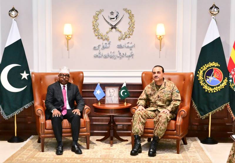 صومالی وزیرِ دفاع کا جی ایچ کیو کا دورہ، پاکستان کے ساتھ دفاعی روابط مزید مستحکم کرنے پر اتفاق