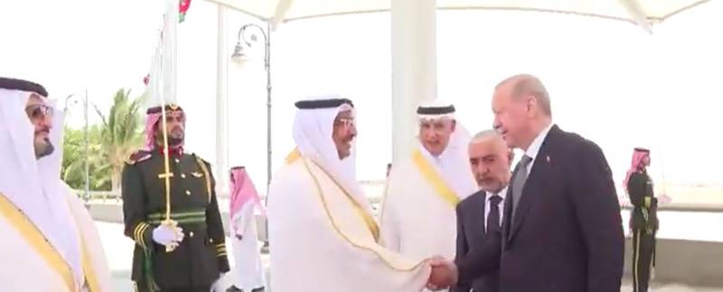 رجب طیب اردوان کا دورۂ سعودی عرب، مکہ مکرمہ پہنچ گئے، اہم ملاقاتیں متوقع
