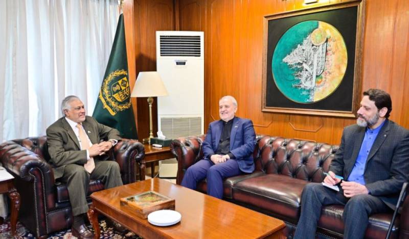  اسحاق ڈار سے ایرانی سفیر کی ملاقات،پاک ایران تعلقات مزید مستحکم بنانے پر اتفاق